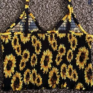 sunflower crop top size M